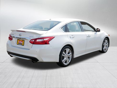 Used 2017 Nissan Altima 3.5 SL w/ 3.5SL Technology Package FWD image 7