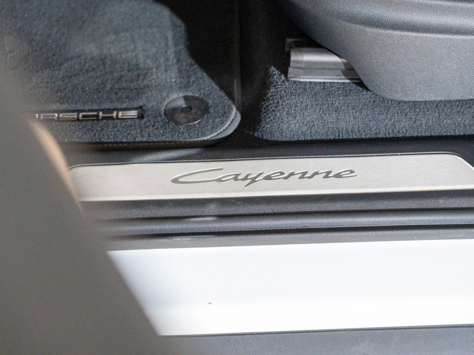 Certified 2025 Porsche Cayenne Coupe AWD/4WD image 12