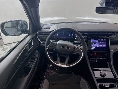 New 2025 Jeep Grand Cherokee Laredo image 22