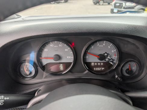 Used 2017 Jeep Wrangler Unlimited Sahara image 14