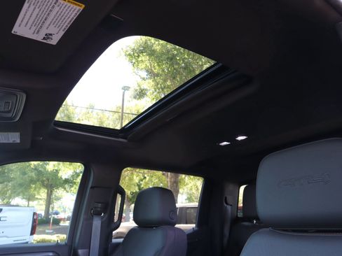 Used 2025 GMC Sierra 1500 AT4 w/ Technology Package AWD/4WD image 8