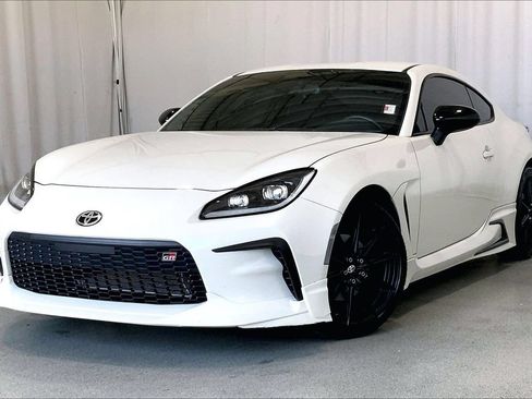 Used 2025 Toyota GR86 Premium RWD image 12
