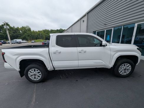 Used 2025 Toyota Tacoma SR5 RWD image 6