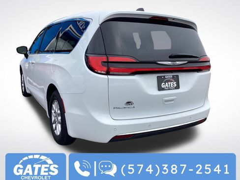 Used 2024 Chrysler Pacifica Touring-L image 8