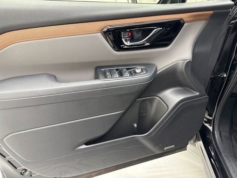 Used 2025 Subaru Forester Sport image 11