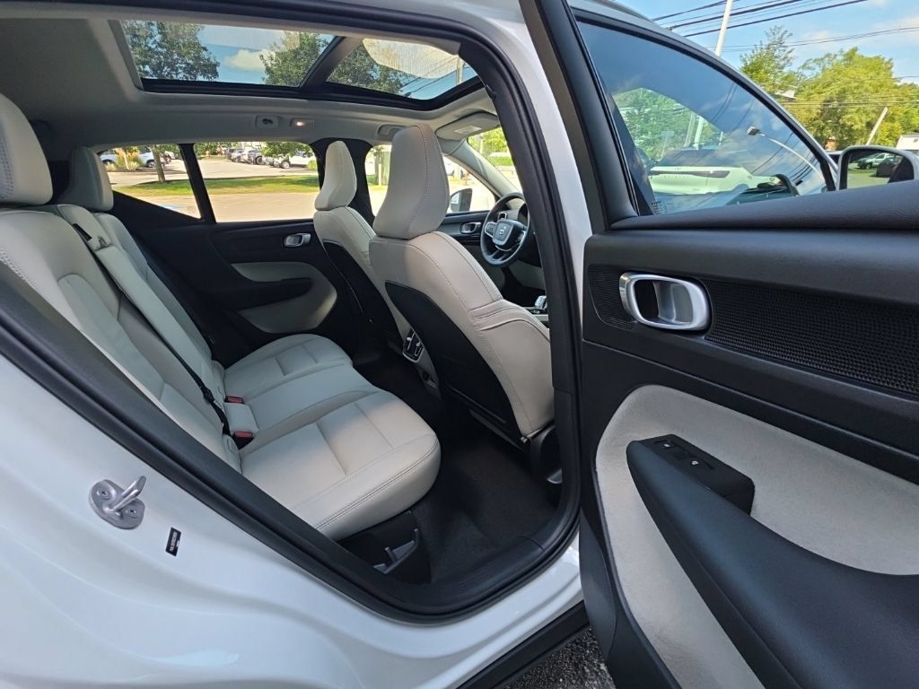 Used 2024 Volvo XC40 B5 Ultimate w/ Climate Package AWD/4WD image 17