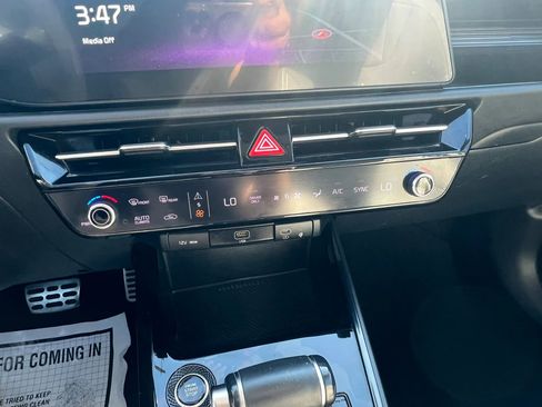 Used 2023 Kia Niro EX Touring image 22