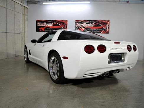 Used 2004 Chevrolet Corvette Coupe w/ Preferred Equipment Group image 5