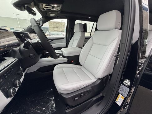 New 2026 Chevrolet Suburban Premier image 7