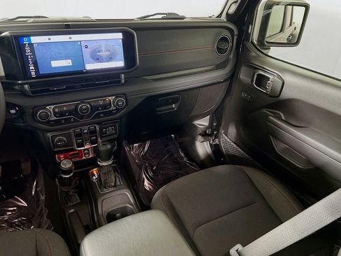 Used 2025 Jeep Gladiator Rubicon w/ Convenience Group image 21