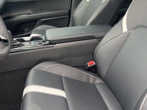 Used 2025 Toyota Camry SE image 12