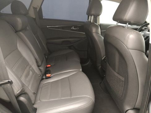 Used 2020 Kia Sorento S FWD image 19