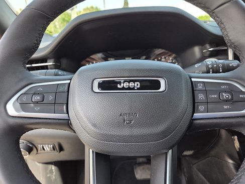 Used 2025 Jeep Compass Limited AWD/4WD image 24