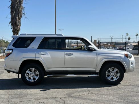 Used 2018 Toyota 4Runner SR5 image 4
