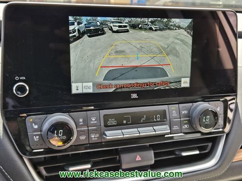 Used 2024 Toyota Grand Highlander AWD image 25