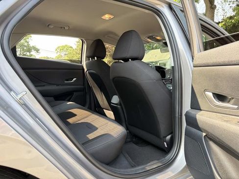 Used 2023 Hyundai Elantra SE w/ Preferred Accessory Package FWD image 14