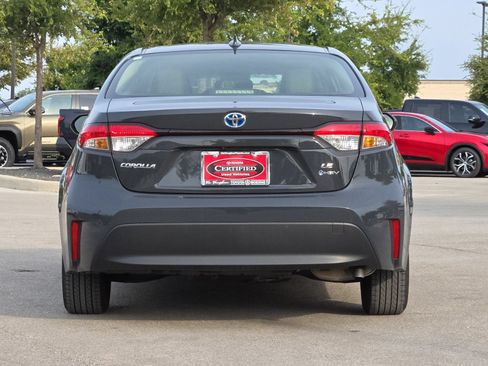 Certified 2025 Toyota Corolla LE FWD image 4