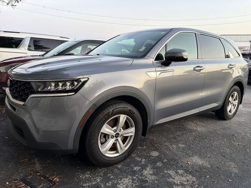 Used 2021 Kia Sorento LX FWD image 3