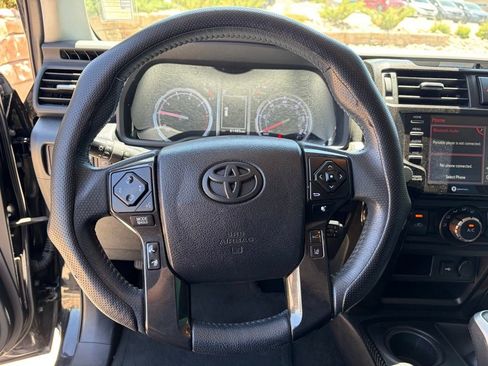 Used 2022 Toyota 4Runner TRD Off-Road Premium AWD/4WD image 22