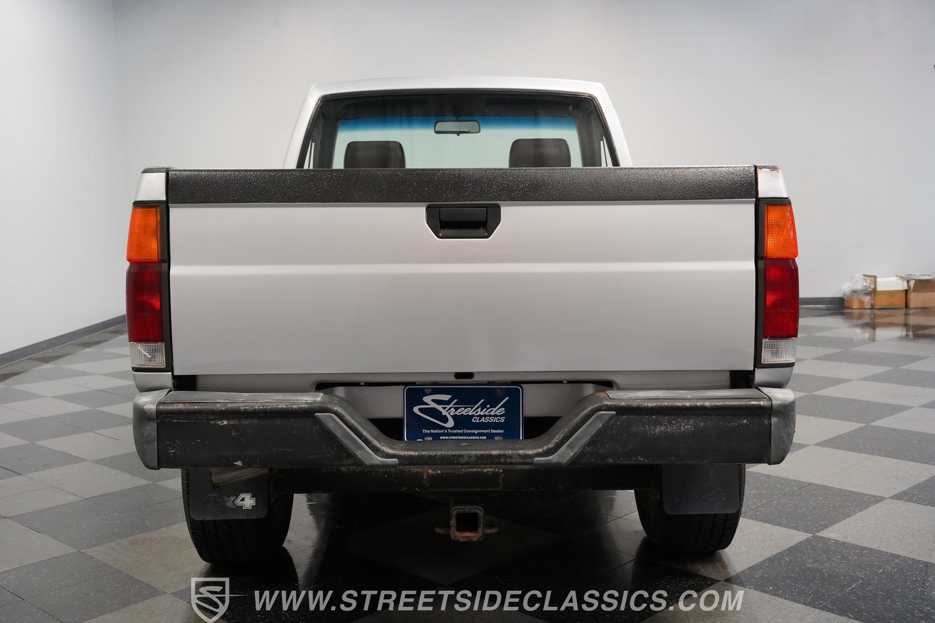 Used 1990 Nissan Pickup 4x4 Regular Cab image 11