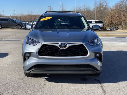 Used 2023 Toyota Highlander XLE image 2