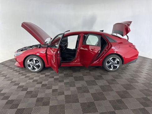 Used 2023 Hyundai Elantra SEL w/ Convenience Package FWD image 12