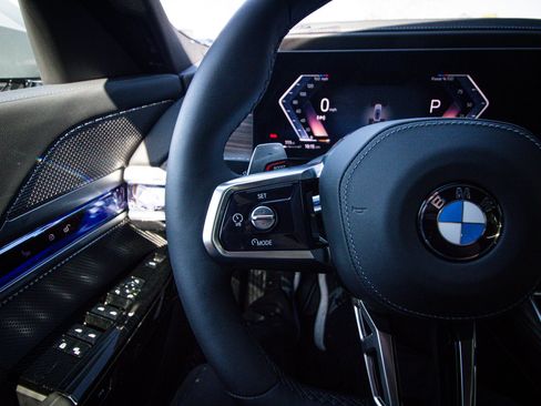 Used 2026 BMW 760i xDrive w/ Executive Package AWD/4WD image 19