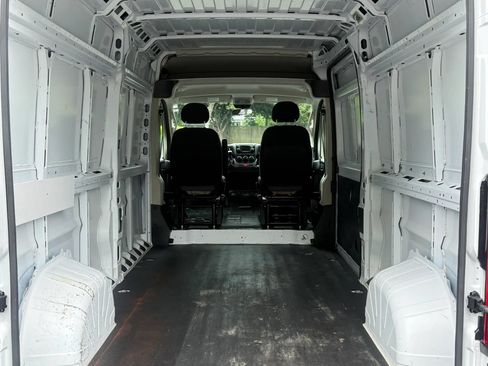 Used 2021 RAM ProMaster 2500 FWD image 3