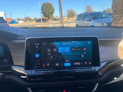 Used 2025 Volkswagen Atlas SE image 20