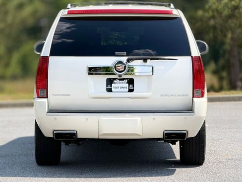 Used 2013 Cadillac Escalade Platinum RWD image 6
