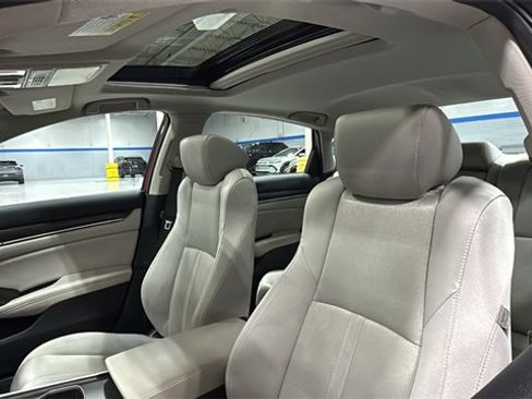 Used 2020 Honda Accord EX image 13