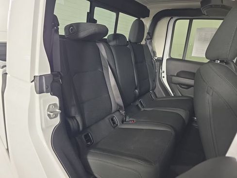 Used 2020 Jeep Gladiator Overland AWD/4WD image 21