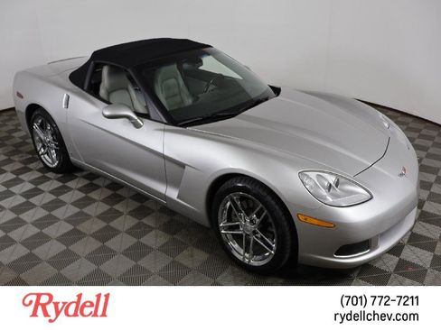 Used 2006 Chevrolet Corvette Convertible w/ Preferred Equipment Group image 2