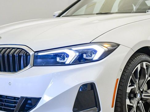 Used 2025 BMW 330i Sedan w/ Premium Package image 9