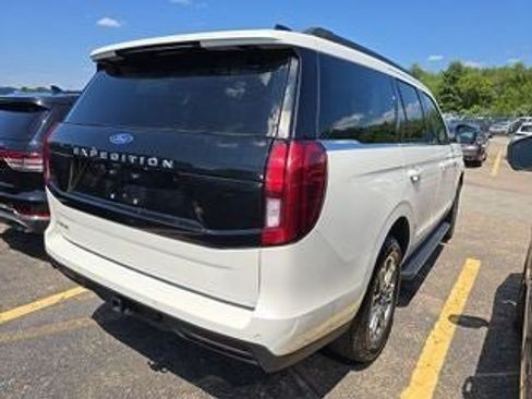 Used 2025 Ford Expedition Active AWD/4WD image 6