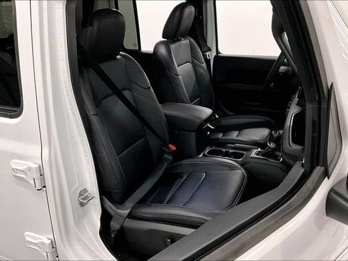 Used 2025 Jeep Gladiator Sport AWD/4WD image 8