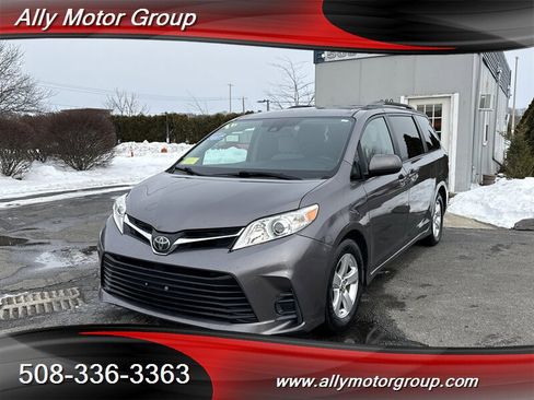 Used 2018 Toyota Sienna LE image 1