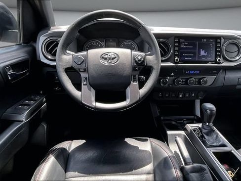 Used 2022 Toyota Tacoma TRD Sport w/ Technology Package AWD/4WD image 9