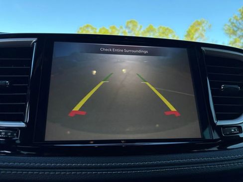 Used 2021 Chrysler Pacifica Touring w/ S Appearance Package image 16