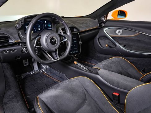 Used 2026 McLaren Artura Spider RWD image 25