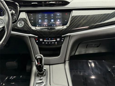 Used 2020 Cadillac XT6 Premium Luxury image 14