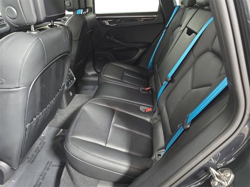 Used 2025 Porsche Macan image 24
