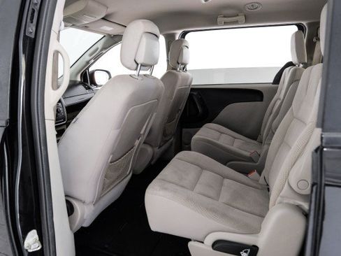 Used 2018 Dodge Grand Caravan SE w/ UConnect Hands-Free Group FWD image 31