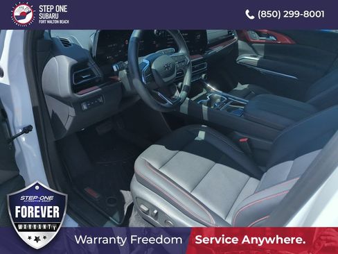 Used 2025 Chevrolet Traverse Z71 w/ Driver Confidence Package AWD/4WD image 11