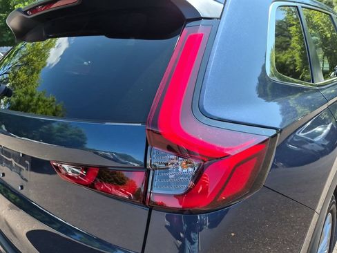 Used 2025 Honda CR-V EX-L image 10