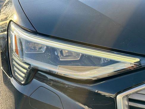 Used 2019 Audi e-tron Prestige w/ Prestige Package image 41