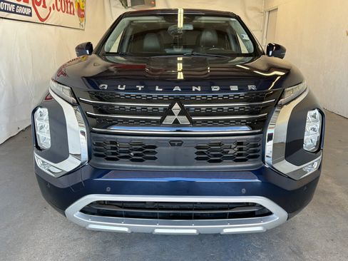 Used 2024 Mitsubishi Outlander SE FWD image 3