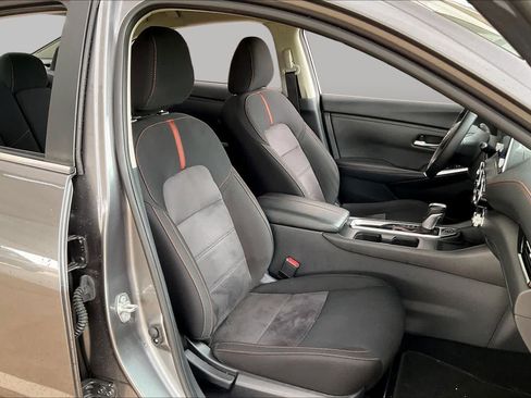 Used 2025 Nissan Sentra SR FWD image 8