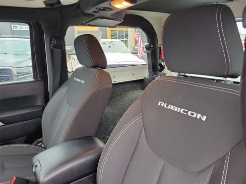 Used 2016 Jeep Wrangler Rubicon w/ Power Convenience Group image 14