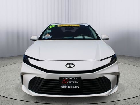 Used 2025 Toyota Camry LE AWD/4WD image 3